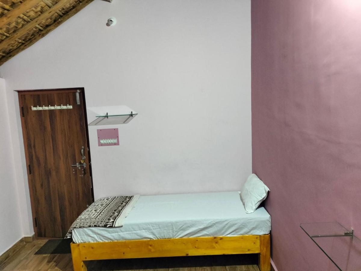 Prajwal Home Stay Hampi Buitenkant foto