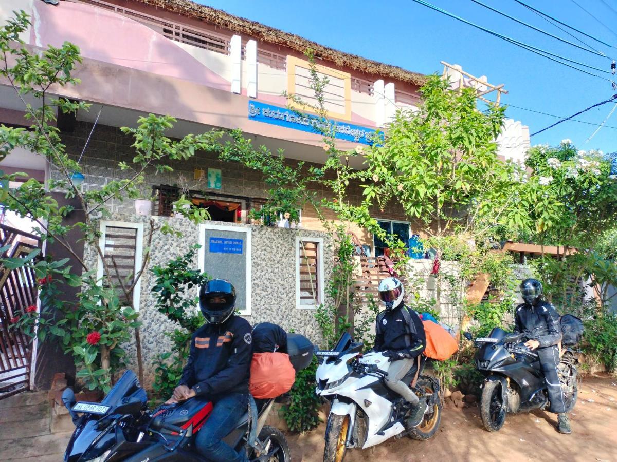 Prajwal Home Stay Hampi Buitenkant foto