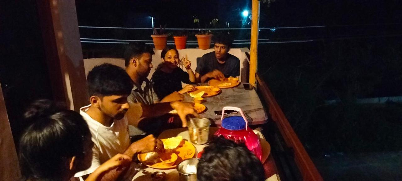 Prajwal Home Stay Hampi Buitenkant foto